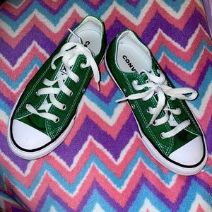Girls Chuck Taylors